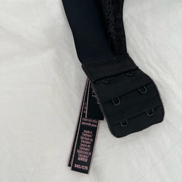 Bundle of 2 Victoria’s Secret bras - Picture 6 of 7